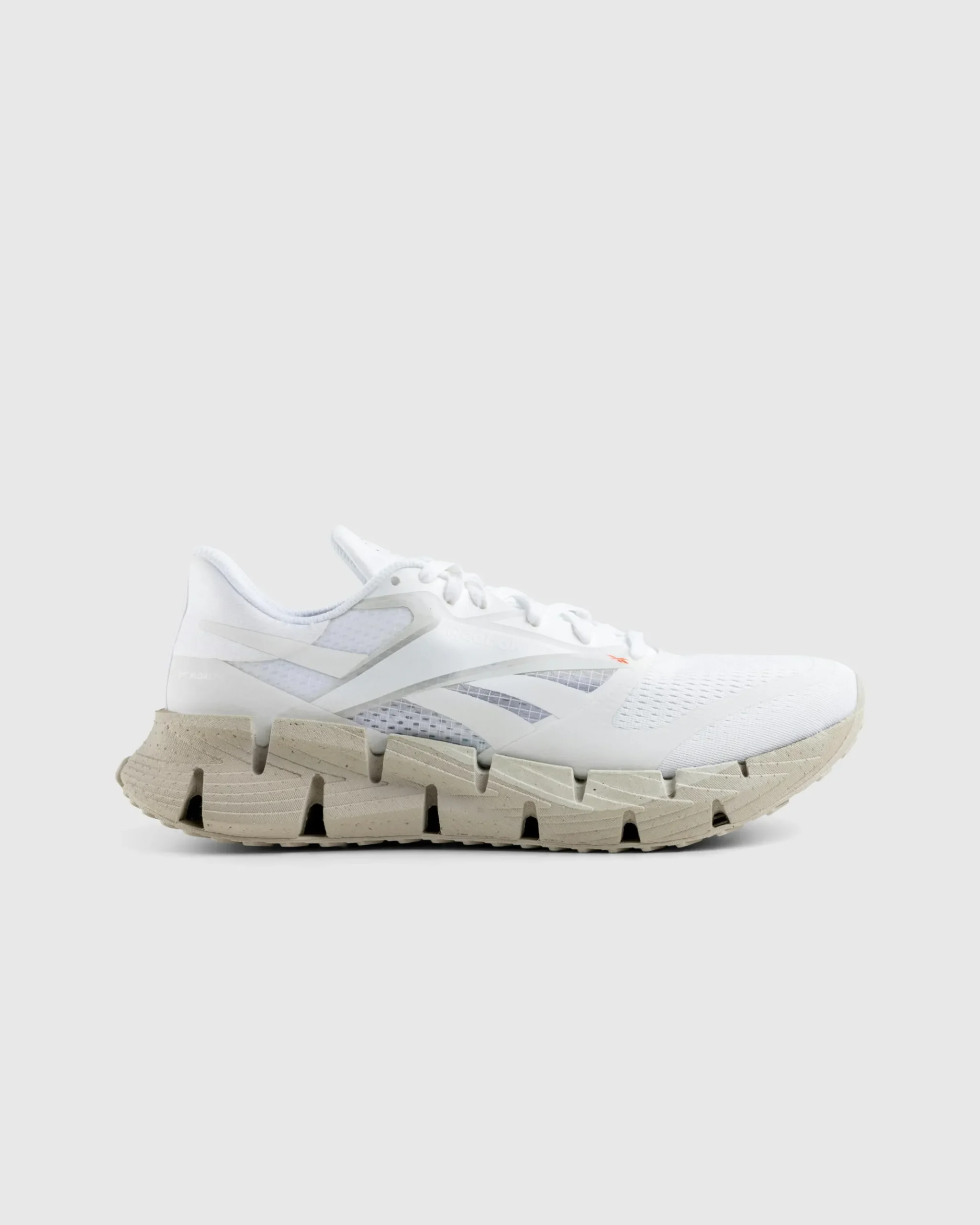 Discount Reebok LTD FloatZig White ftwwhite/pugry1/moonstone
