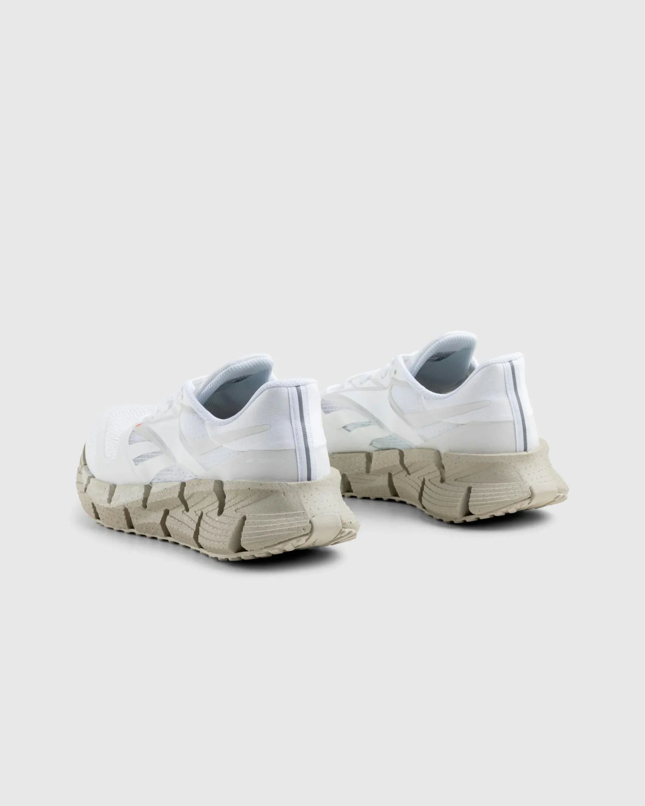 Discount Reebok LTD FloatZig White ftwwhite/pugry1/moonstone