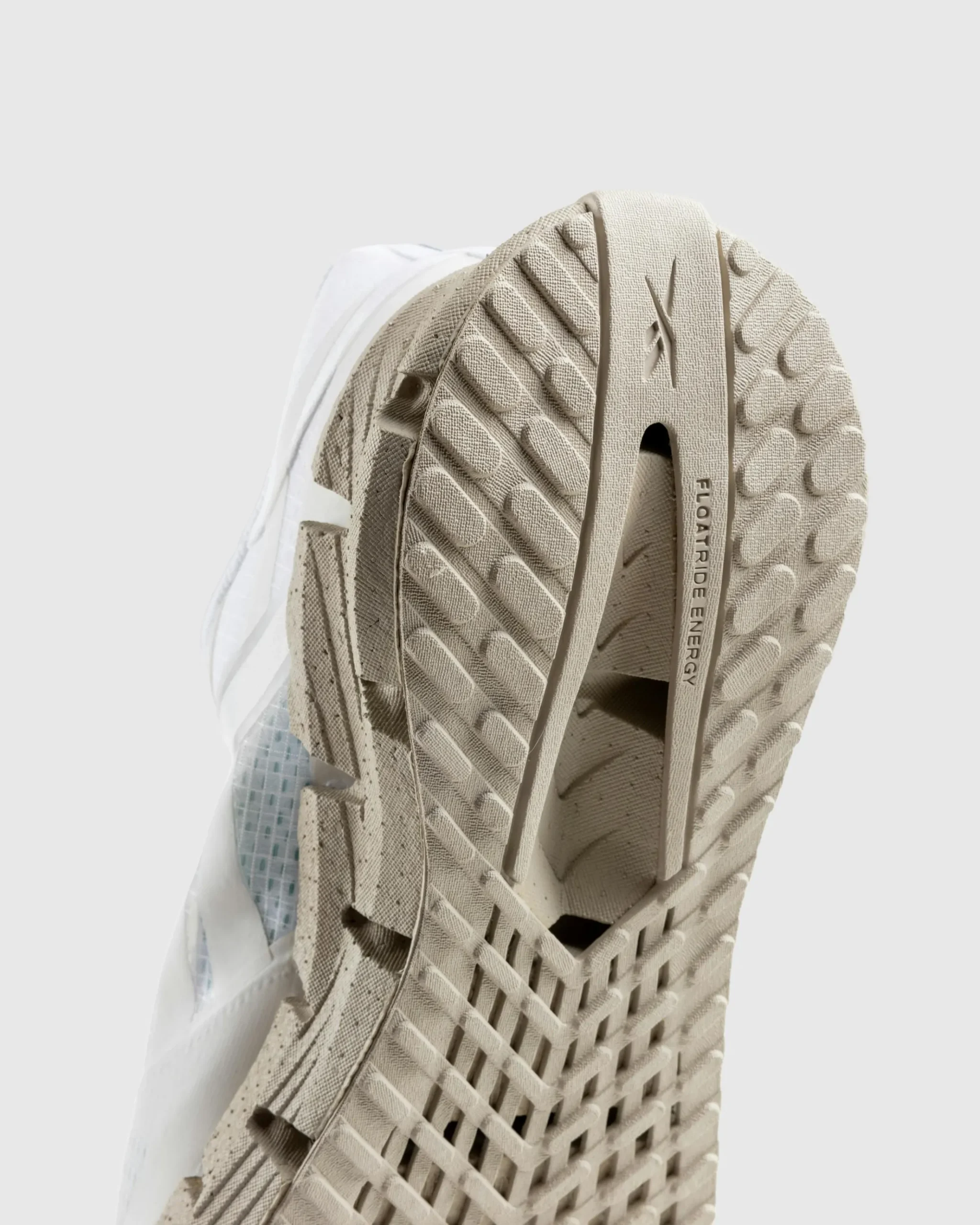Discount Reebok LTD FloatZig White ftwwhite/pugry1/moonstone