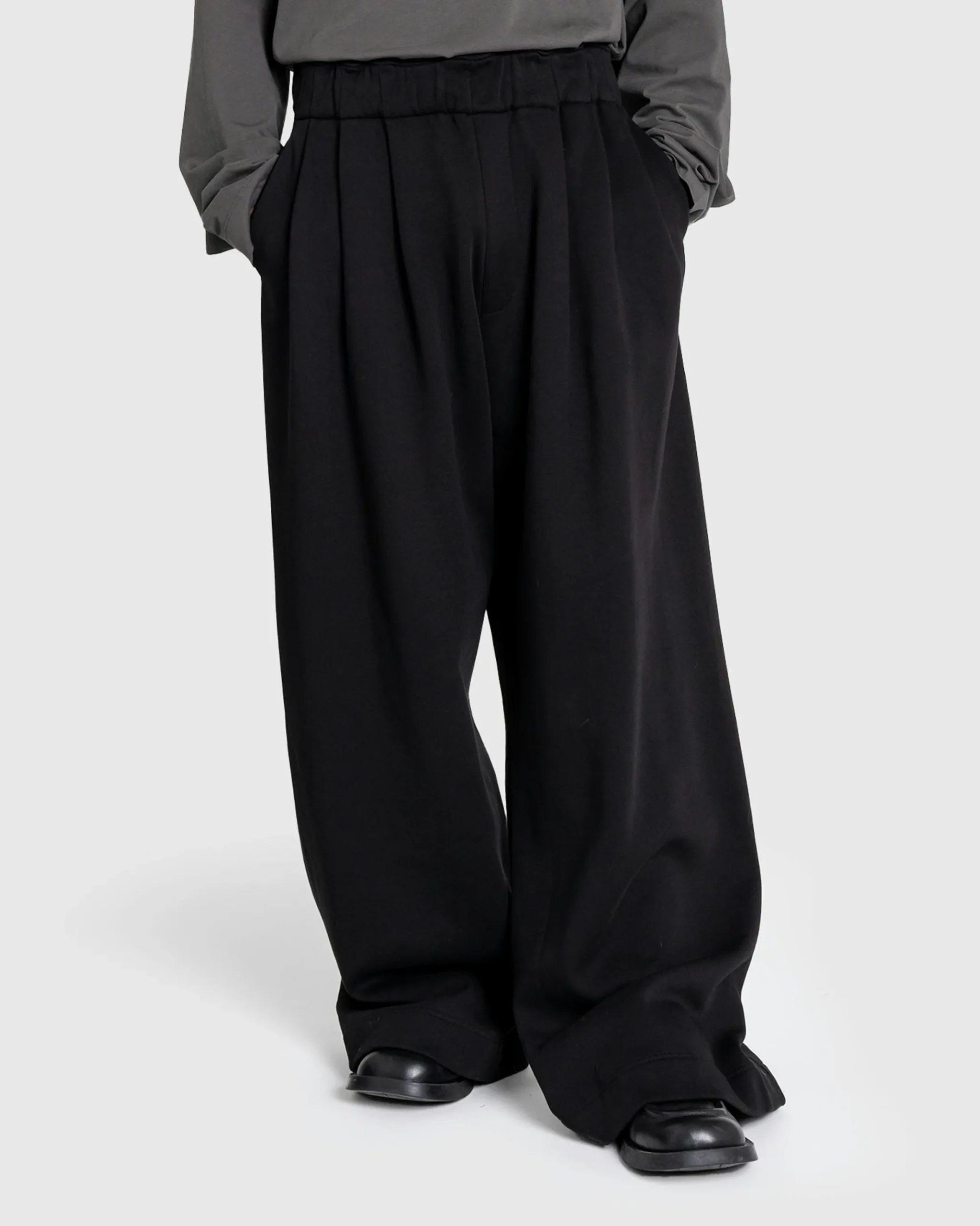 Hot Dries van Noten Hama Pleated Sweatpants black