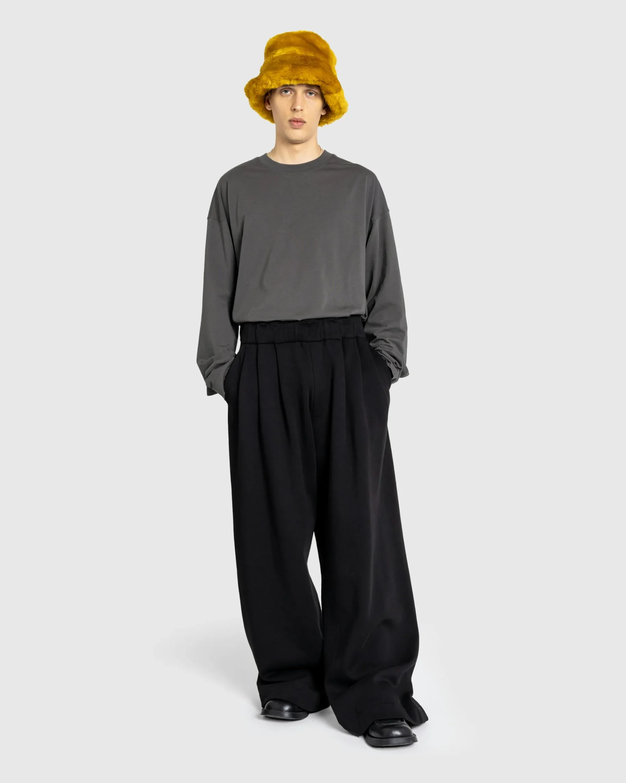 Hot Dries van Noten Hama Pleated Sweatpants black