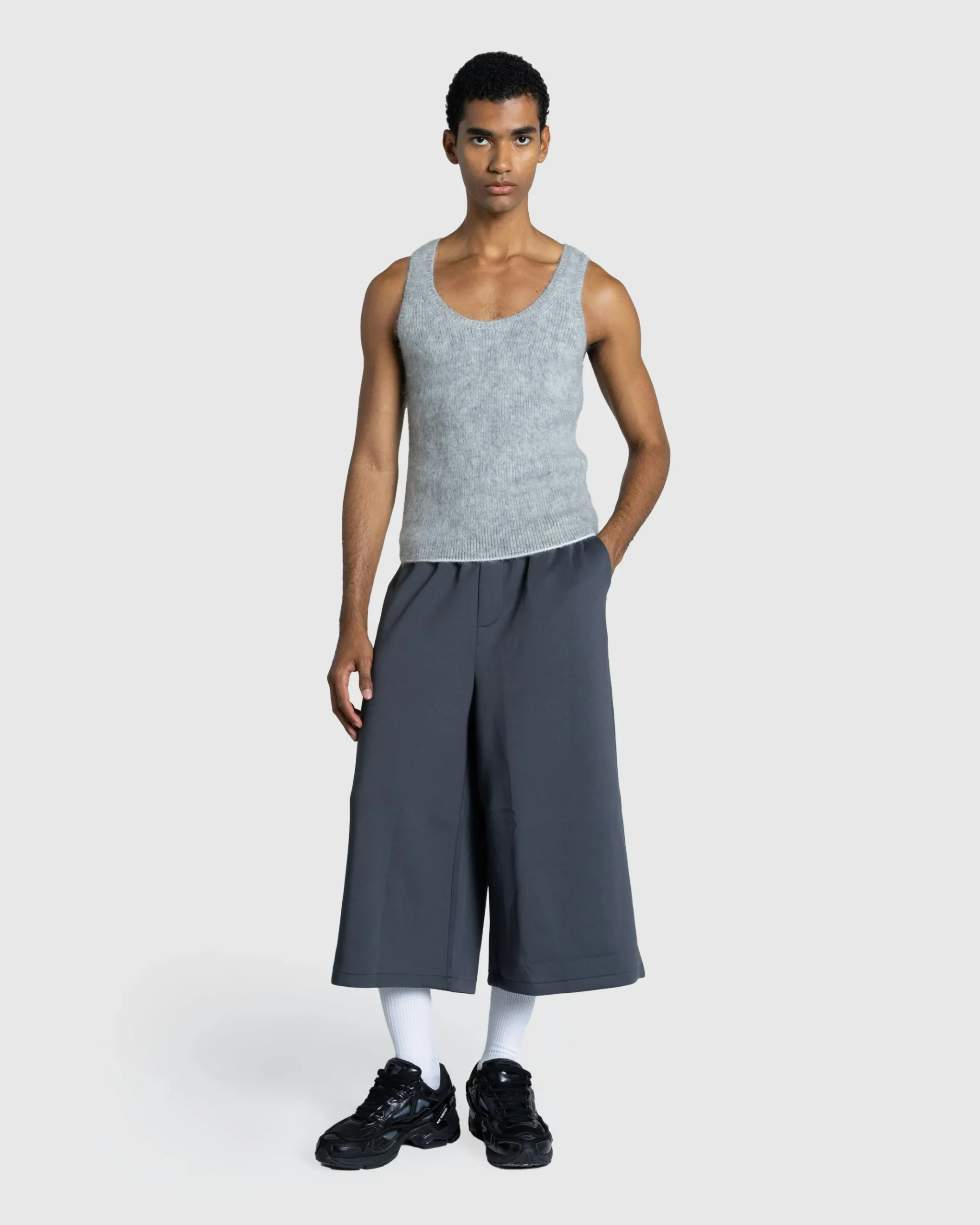 New JACQUEMUS Le Débardeur Pitatto grey