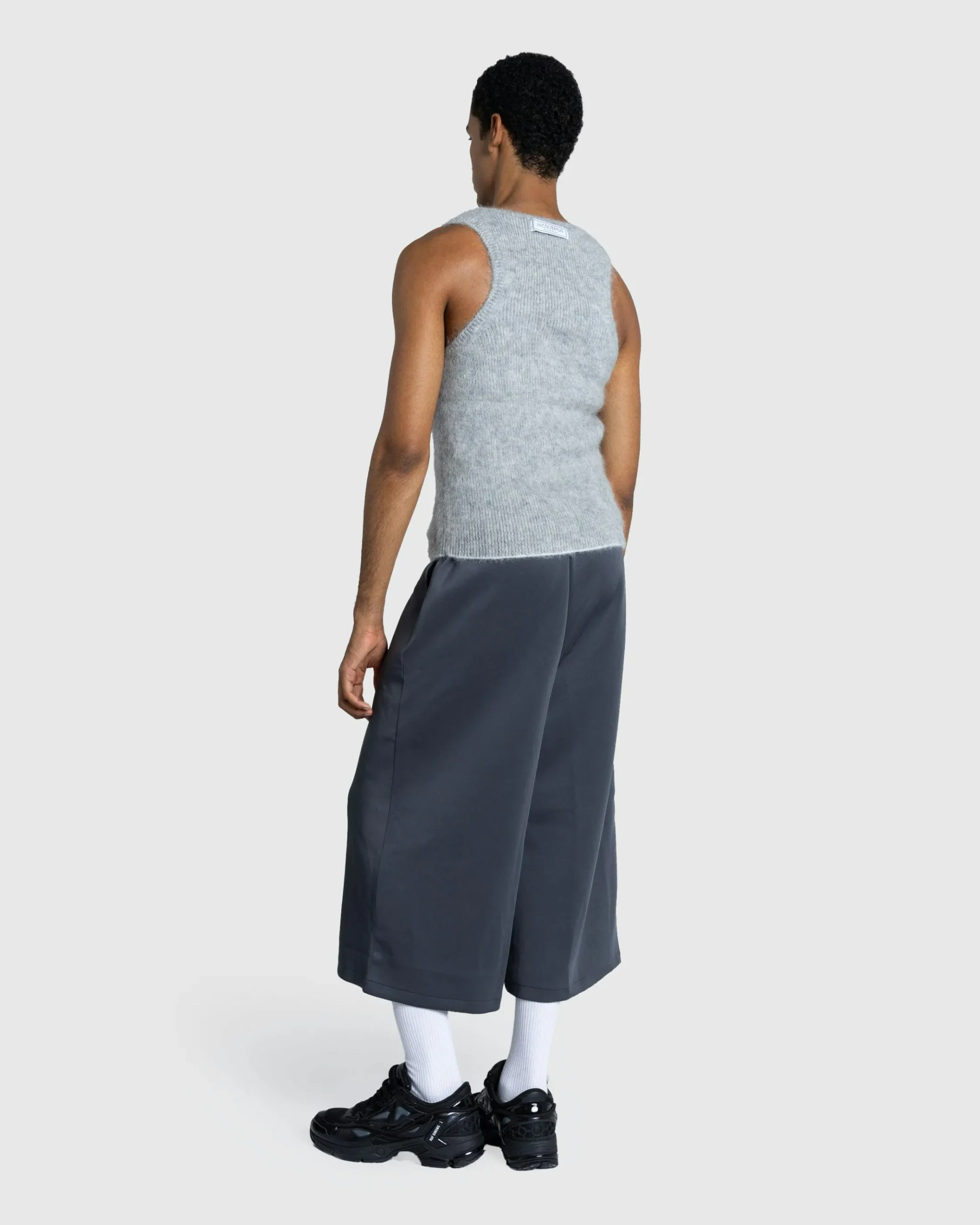 New JACQUEMUS Le Débardeur Pitatto grey