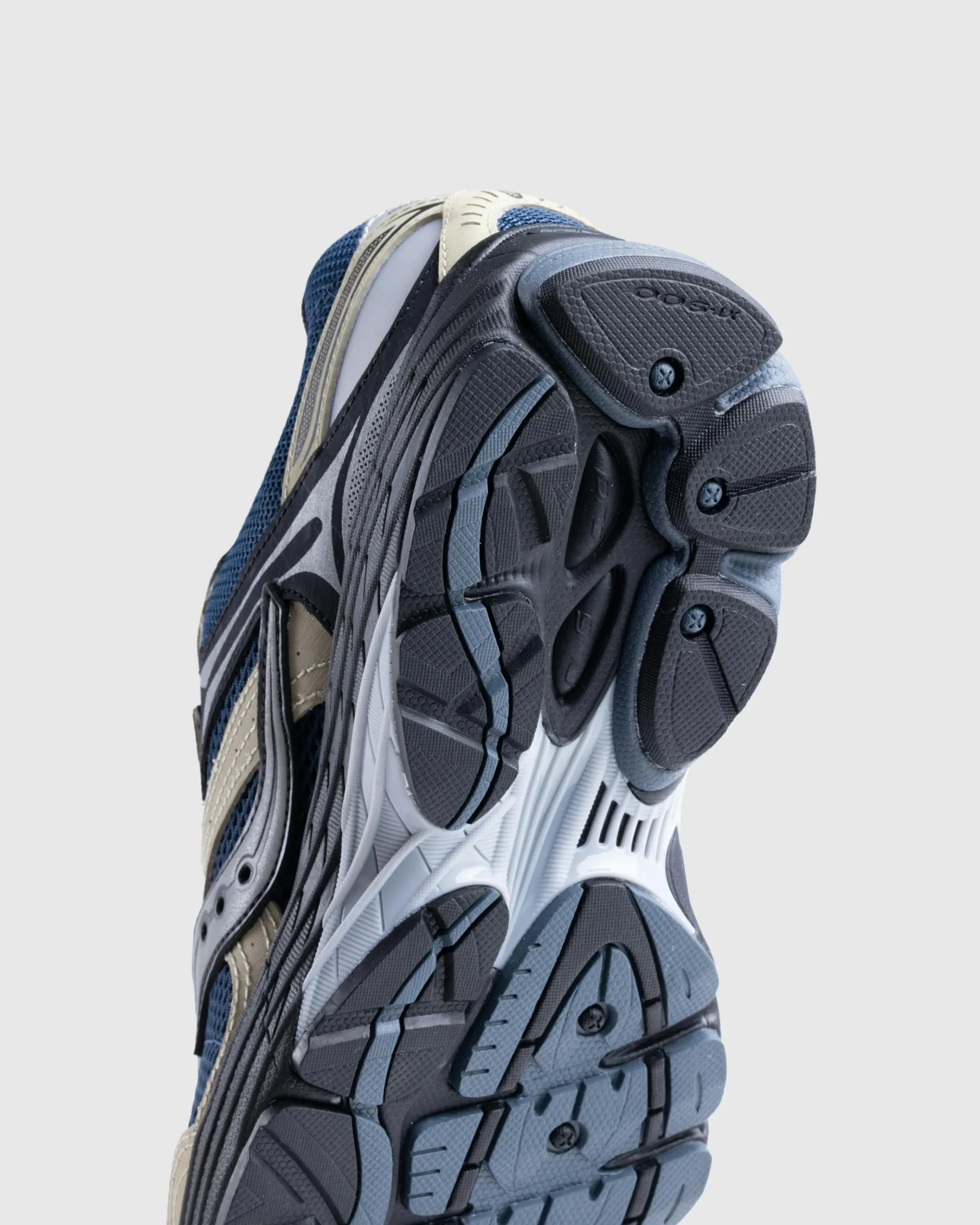 Shop Saucony ProGrid Omni 9 blue/brass