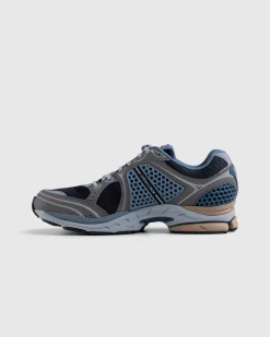 Shop Saucony ProGrid Triumph 4 caviar/morel