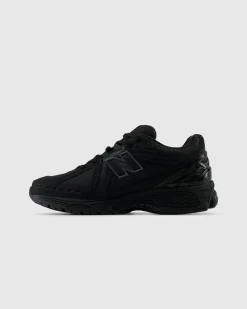 Clearance New Balance 1906R black