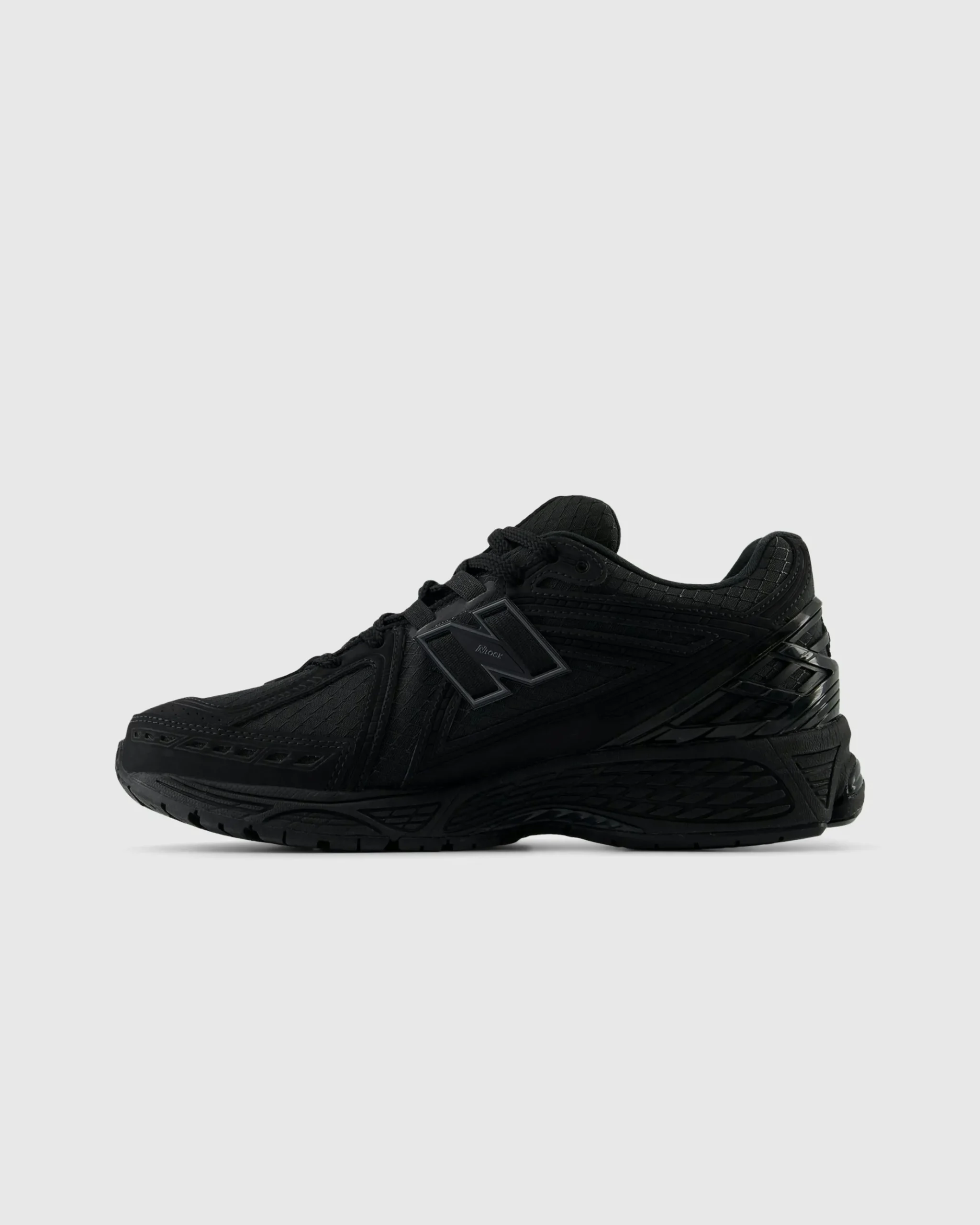 Clearance New Balance 1906R black