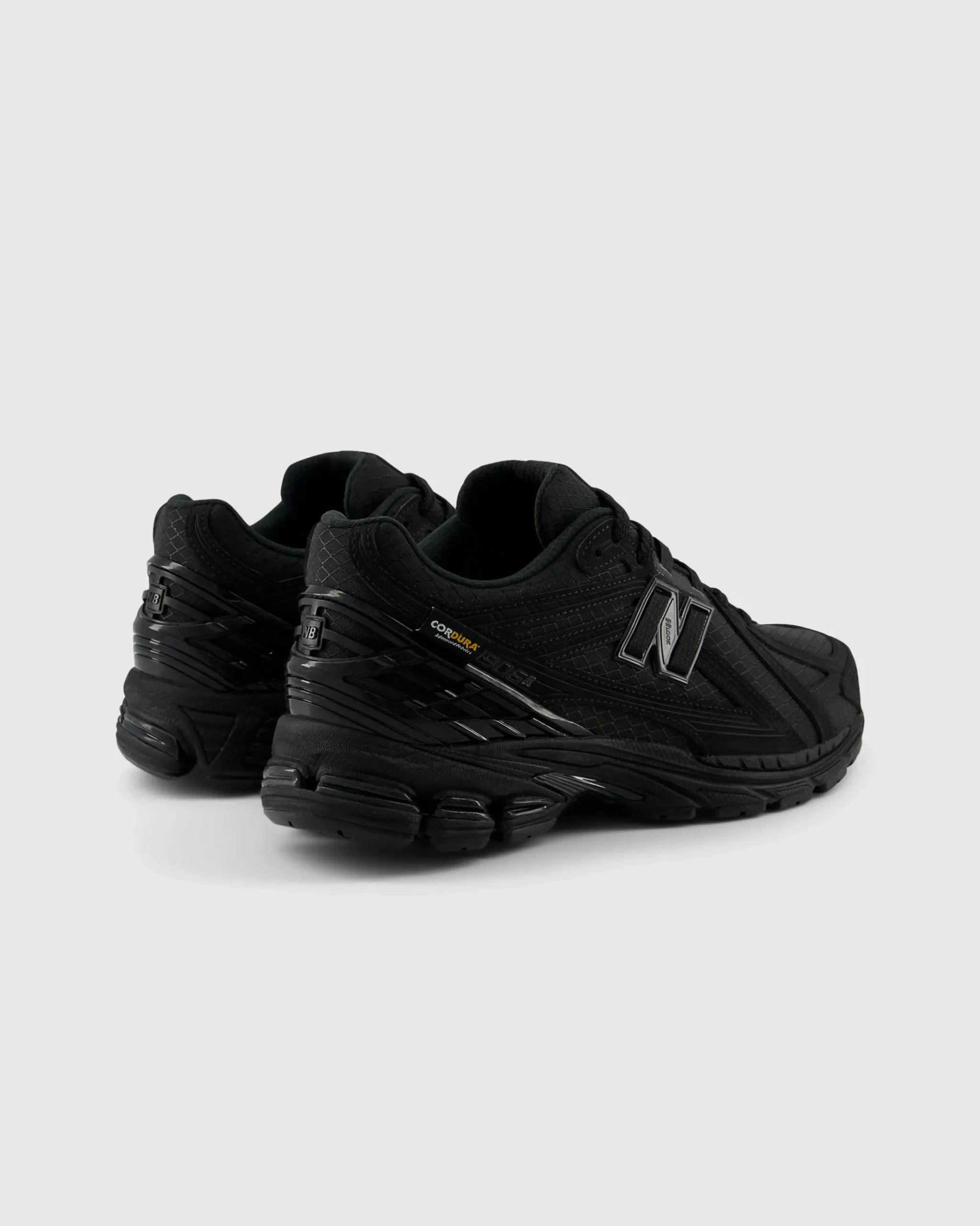 Clearance New Balance 1906R black