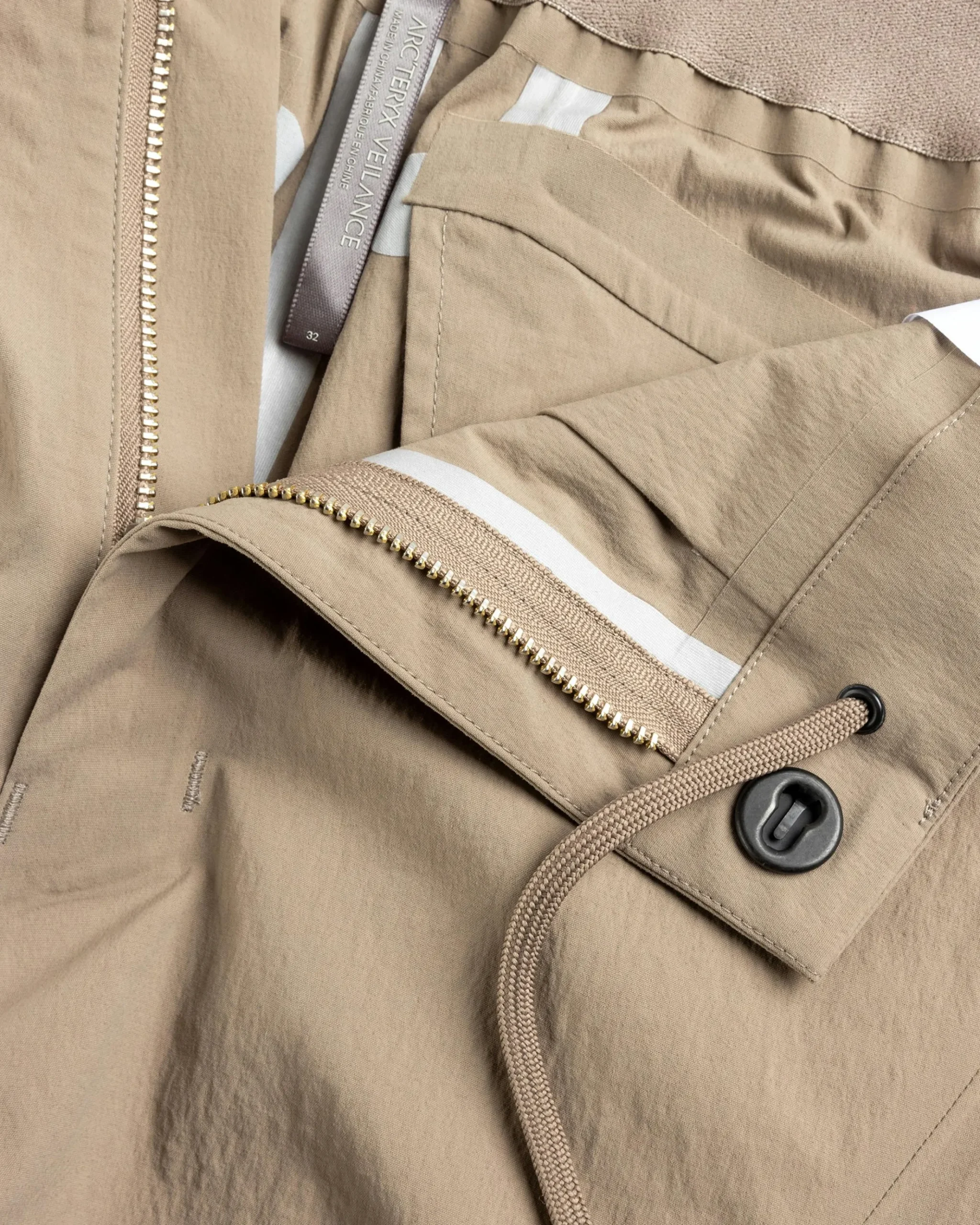 Shop Arc’teryx Veilance Spere LT Short soil
