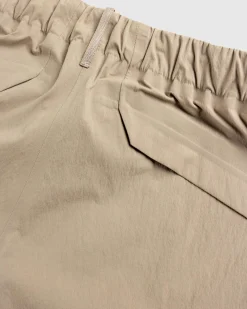 Shop Arc’teryx Veilance Spere LT Short soil