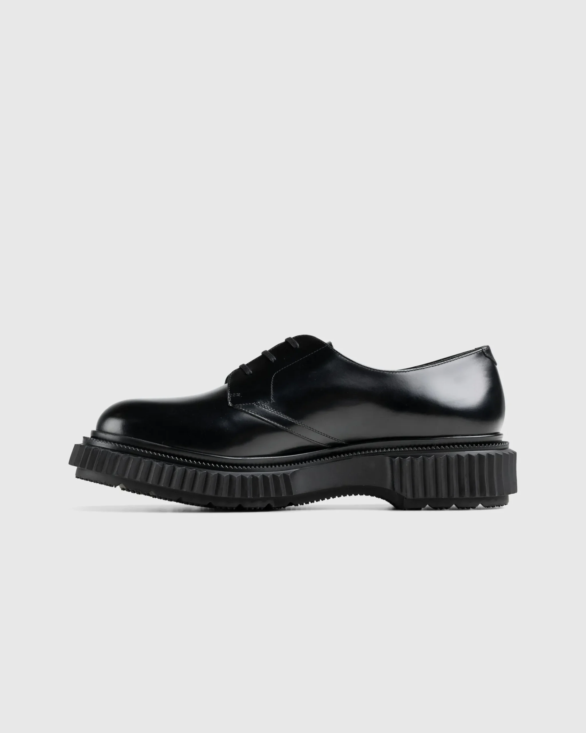 Hot Adieu Type 202 black